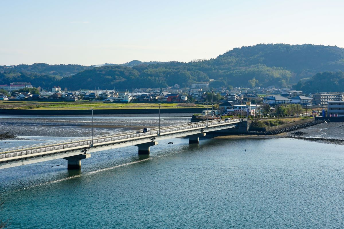 The tidal flats of Morie Bay overlooked by Kitsuki Castle